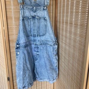 Old Navy Jean Short Overalls - XL